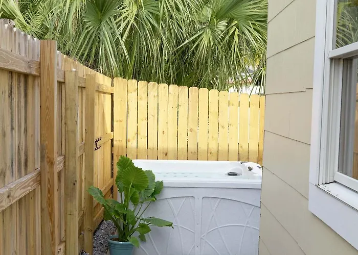 Beautiful Historic Downtown Charmer Hot Tub Bbq Holiday home