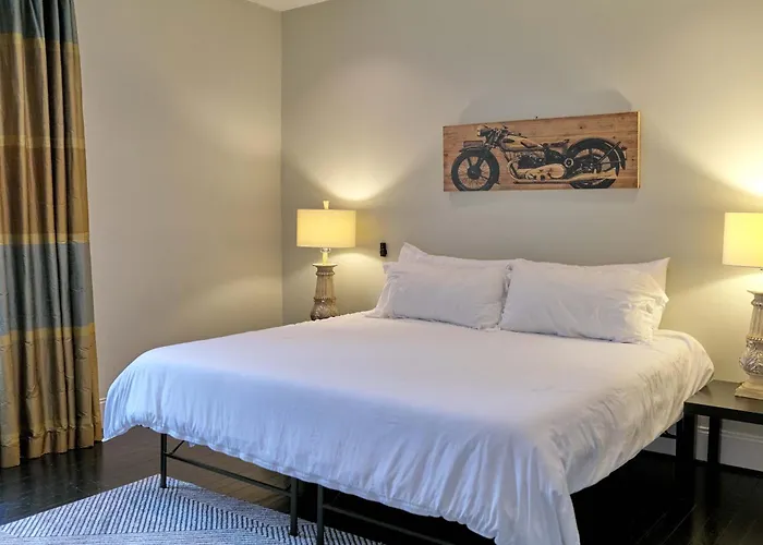 Holiday home Beautiful Historic Downtown Charmer Hot Tub Bbq *
