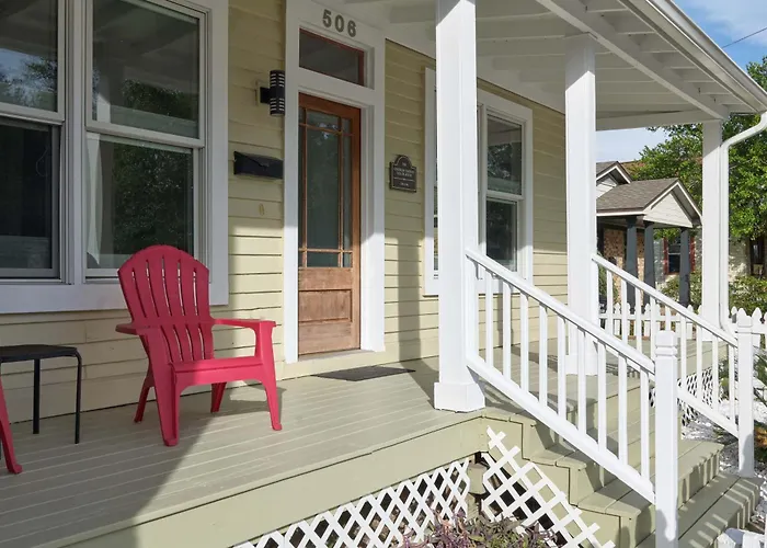 Holiday home Beautiful Historic Downtown Charmer Hot Tub Bbq
