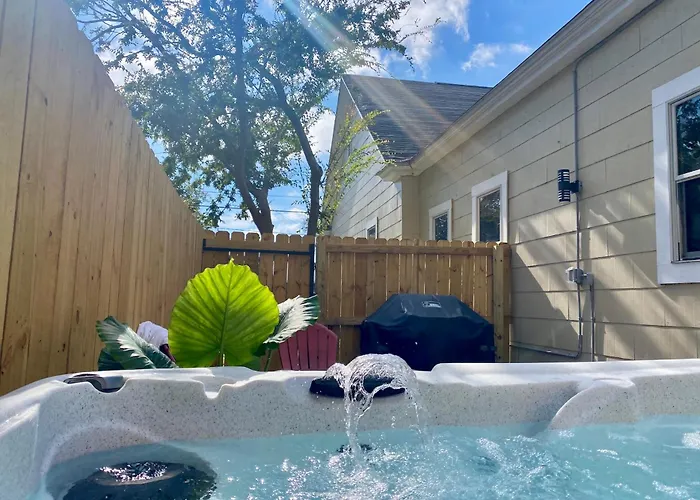 Beautiful Historic Downtown Charmer Hot Tub Bbq *