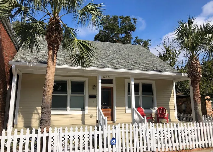 Beautiful Historic Downtown Charmer Hot Tub Bbq Holiday home